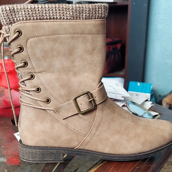 Boots - Picture 2 of 3